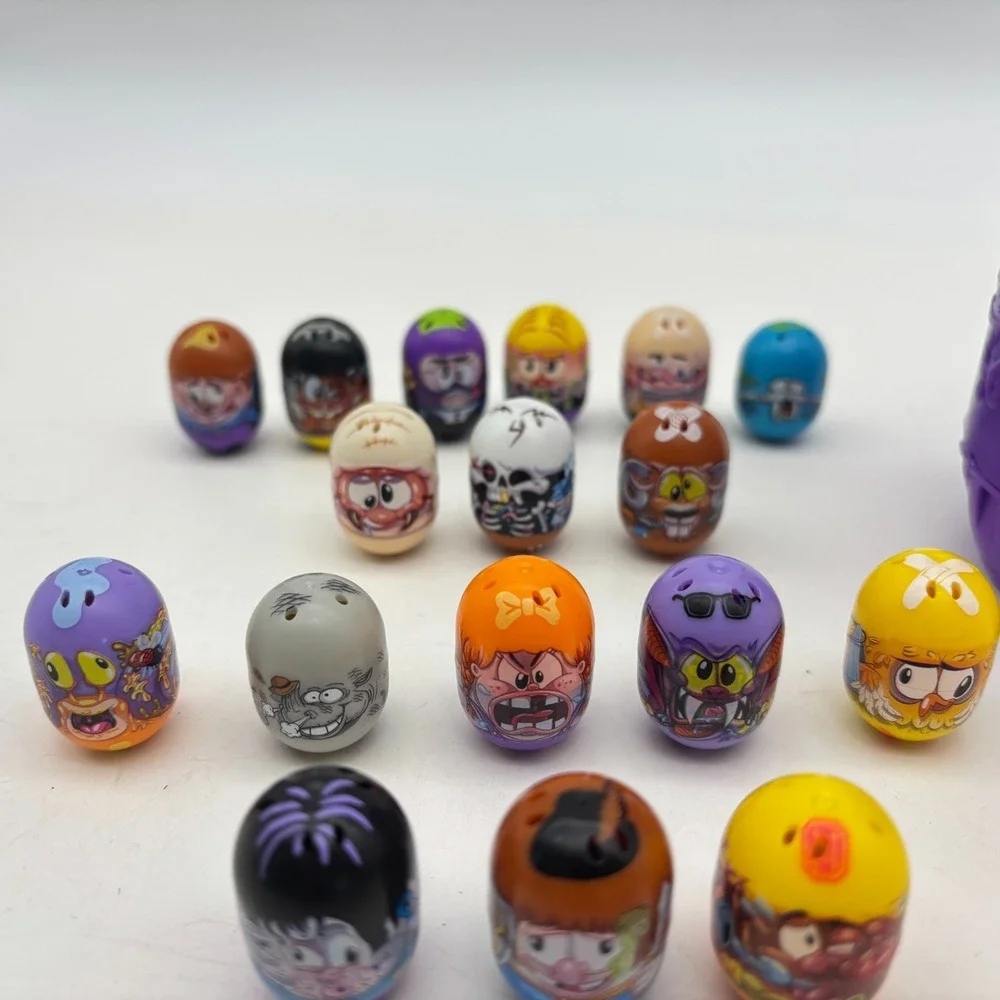 Mighty Beanz Lot of 17 with Storage Capsule Skeleton Barber Bat Sloppy Potter